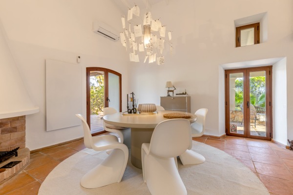 Mediterrane Naturstein-Villa mit Pool und Blick auf die Natur in Es Capdella Bild 7