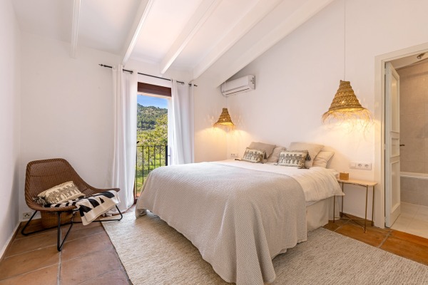 Mediterrane Naturstein-Villa mit Pool und Blick auf die Natur in Es Capdella Bild 11