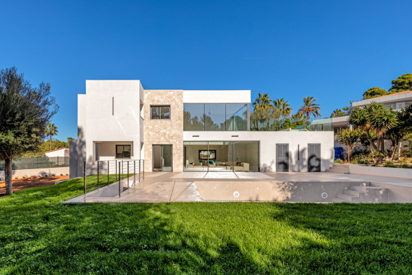 Moderne, kernsanierte Luxusvilla in exklusiver Wohnlage von Santa Ponsa Bild 2