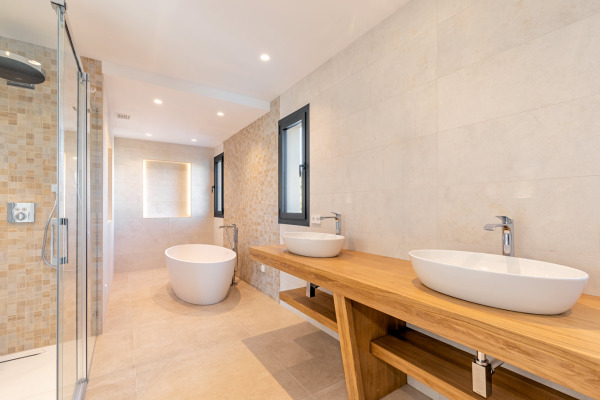 Moderne, kernsanierte Luxusvilla in exklusiver Wohnlage von Santa Ponsa Bild 9